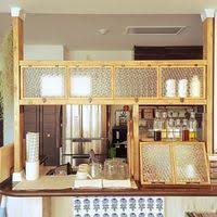 壁面に手作りの彩りを weaving 手織物 はクリエイティブで新しい キナリノ インテリア 収納 カフェ風 キッチン キッチンカウンター上収納