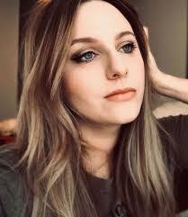 Mallory Hayes's Instagram, Twitter & Facebook