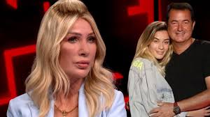 Bu hareketle altunkaya'nın acun ilıcalı ile aşk yaşadığının mesajını verdiği iddia edildi. Sarkici Ve Sunucu Seda Sayan Acun Ilicali Nin Sevgilisi Ayca Cagla Altunkaya Hakkinda Bakin Neler Soyledi Ayca Cagla Altunkaya Kim