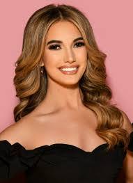 Lauren Lanning's Instagram, Twitter & Facebook