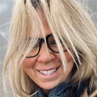 Melissa Stoneman's Instagram, Twitter & Facebook