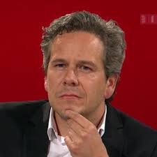 Warum die Rechte keine Medienfinanzierung und keine SRG will? Weil sie das  Geld im Land besitzt, um den Journalismus aufzukaufen. (Werbeausgaben  08-11, @sotomoCH)