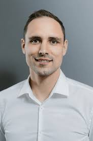 Wir bilden uns für Sie fort