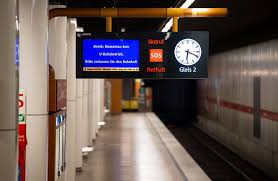 Maybe you would like to learn more about one of these? Flachendeckender Streik Im Nahverkehr Mehr Als 10 000 Im Ausstand