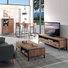 Je vous emmène avec moi chez cocktail scandinave pour voir les salles à manger (tables en chêne, canapé en plusieurs coloris.), les objets déco (lampe globe, paniers, pouf avec coffre de rangement.). Le Style Authentiques Teintees D Exotisme De La Table Haute Browton