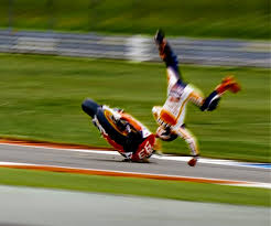 Rins says he initially remounted his bike after the incident and rode back to his motorhome without issue, but realised something was wrong when he arrived at the hospital in barcelona. Physik Training Ausrustung Motogp Crash Uberstehen