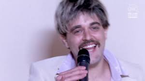 Volgende week donderdag viert het satirische magazine zijn 500ste aflevering en dat. Charmezanger Roland Uit Ronse Youtube
