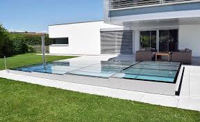 Kratzfeste Pooluberdachung Aus Echtglas Made In Austria Pooluberdachung Schwimmbader Hinterhof Uberdachungen