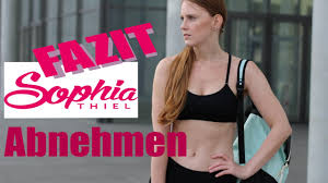 Sie leidet seit jahren an einer esstörung. Fazit Erfahrung Sophia Thiel 12 Wochen Fitness Programm Sweatingbeauties Review Vergleich Size Zero Youtube