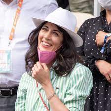 Nolwenn leroy was born on september 28, 1982 in saint renan, finistère, france as nolwenn le magueresse. Photos Nolwenn Leroy Rayonnante Avec Un Carre Ondule Et Sa Frange Rideau A Roland Garros Gala