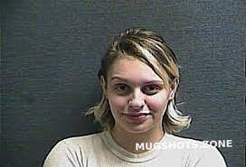 Tiffany Manis's Instagram, Twitter & Facebook