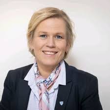 Et fantastisk lærerikt år med Ledelsesprogrammet på Norges Handelshøyskole  (NHH) ble i dag markert med en aldri så liten feiring 🎉 En spesiell takk  til Monica Rydland som med raushet, klokskap og… |