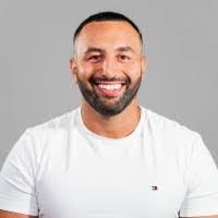 Elias Mina's Instagram, Twitter & Facebook