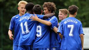 Hetemi (25) kamal bafounta (9) alaa bakir (13) ansgar knauff (18) youssoufa moukoko (28) malte wengerowski (26) julius fynn rauch. Fussball Und Leichtathletik Verband Westfalen Flvw U15 Beim Dfb Sichtungsturnier Nach Kantersieg An Der Spitze