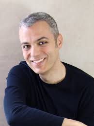 🎉✨ ¡Enhorabuena, José Antonio Ariza! ✨🎉 Nuestro egresado de Dirección  Escénica ha logrado un impresionante reconocimiento: su novela "La muerte  de la diosa" ha quedado entre las 10 finalistas al Premio Planeta