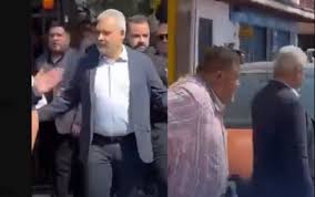 Abuchean y corren al gobernador de Michoacán del funeral de Carlos Manzo -  Ríodoce