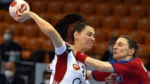 A szabályoknak megfelelően 14 játékos és 1 tartalék kap lehetőséget az olimpiai szereplésre, ám a nemzetközi szövetség friss döntése értelmében közülük bármelyik meccsre bármelyik 14 kézilabdázó benevezhető. Tokeletes Meccset Jatszott Ott Lesz Tokioban A Magyar Noi Kezivalogatott 24 Hu