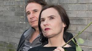 Pferdestall lädt zur Lesung „Die Antirose“ am Valentinstag