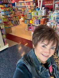 Apple with Chamoy and gummy's 😋 $$ 5 $$