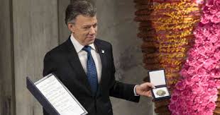 / concediendo este premio, el comité desea alentar a todos aquellos que están luchando para conseguir la paz y la reconciliación, afirmó la presidenta del organismo, kaci kullman five. El Discurso De Juan Manuel Santos Al Recibir El Nobel De La Paz