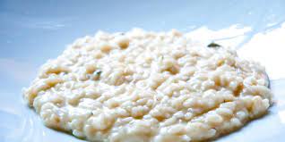 Il castelmagno è un formaggio a pasta semidura, erborinata, prodotto in forme cilindriche con diametro fra i quindici ed i venticinque centimetri, scalzo. Gustoso E Filante Il Risotto Al Castelmagno La Cucina Italiana