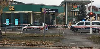 Die geiselnahme nach einem banküberfall in der filiale des geldinstuts bawag im österreichischen linz ist unblutig zu ende gegangen. Bankuberfall In Linz Tater Ist Bewaffnet Auf Flucht Oberosterreich Heute At