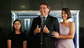 Boa tarde familia patriotas exijo uma proposta do jair bolsonaro não so de prendrem os ladrões corruptos e sim fazerem devolver o. Bolsonaro E Familia Vao Passar Virada Do Ano No Guaruja Em Sp Brasil Pleno News