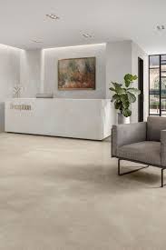 Villeroyundboch Hudson Optima Lebe Mit Stil Die Riesigen Xxl Fliesen Von Villeroy Und Boch Hudson Opt In 2020 Living Room Tiles Floor Design Tile Floor Living Room