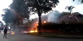 312 likes · 3 talking about this. Capturan A Presuntos Responsables De Incendiar La Casa Del Comandante De Policia De Pereira Noticentro 1 Cm