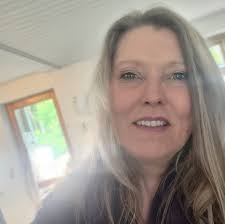 Theresa Whitehouse's Instagram, Twitter & Facebook