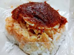 Habis 1000 bungkus sehari, nasi lemak abg man, sambal nya pedas menyengat. Nasi Lemak Seringgit Dua Puluh Sen