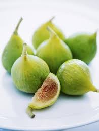 I Fichi Hanno Un Alto Contenuto Di Zuccheri Facilmente Assimilabili E Per Questo Motivo Rappresentano Una Fonte Di En Fresh Fruit Recipes Green Fig Green Fruit