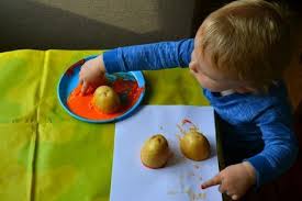 Basteln Mit 2 Jahrigen Kindern 20 Ideen Mit Verschiedenen Materialien 2 Jahriges Kind Bastelideen Kleinkinder Basteln Weihnachten Kinder Unter 3
