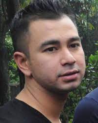 Jangan lupa tambahkan sentuhan poni ala korea agar terlihat lebih menarik. Model Rambut Keren Artis Dan Presenter Indonesia Raffi Ahmad Rambut Baru Artis Rambut