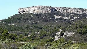 Elle offre un point de vue exceptionnel sur gruissan et la méditerranée. Que Lumiere Soit Faite Sur Le Massif De La Clape Lindependant Fr