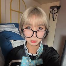 Ivy Little's Instagram, Twitter & Facebook