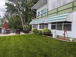 Homes for Sale Between $421005-$842010