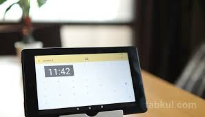 Fire 7 を卓上カレンダー化 置き時計にもなるアプリ Overlays など
