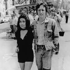 Lennon later crafted an autobiographical beatles song titled the ballad of john and yoko that laid out the rest of their journey: Couple De Legende Yoko Ono Et John Lennon L Amour Contre Les Fans Elle