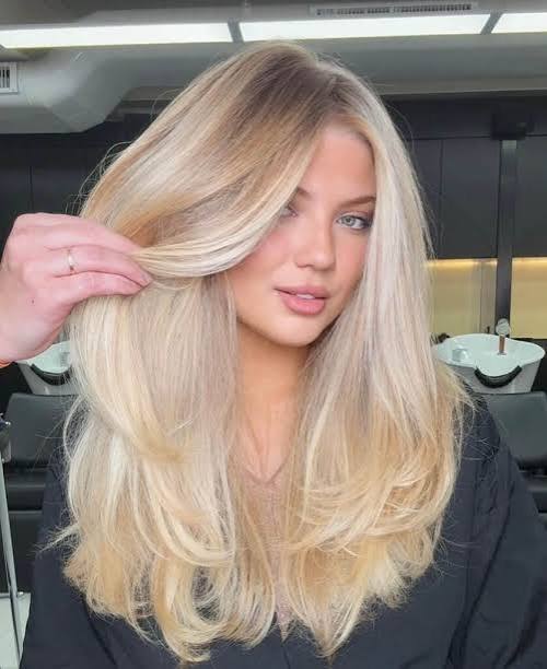 10+ Stunning Blowout Hairstyles For Bouncy and Glossy Hair - Farah Salem