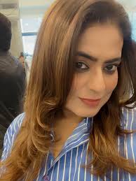 Never become so thirsty that you drink from every cup presented to you.  That's how you get poisoned. . . . . . #choreographerlife #selfies #Dancing  #diffrentmood #happiness #happygirlsaretheprettiest💋  #alhamdulillahforeverything #instabolly ...