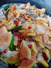 Yang penting ada timun dan betik mengkal. Chef Asma Kongsi Resipi Jeruk Betik Homemade Tanpa Pengawet