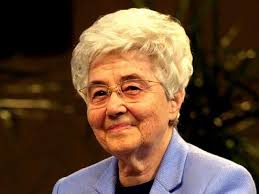 La signora rosa giannetta alberoni, moglie di francesco alberoni, e la nostra discendenza dalle scimmie (www.massoniserafino.it). Twzmr0razgwg9m