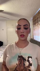 Feelin Girl under Seamless Shirt