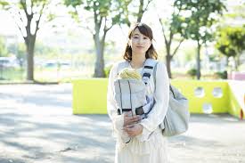 二人目の新生児の外出はいつからOK？気をつけること＆楽にする工夫 | kosodate LIFE（子育てライフ）