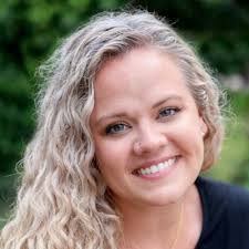 Amanda Edgerton's Instagram, Twitter & Facebook