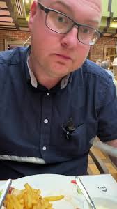 Proč k tomu dávají hranolky?