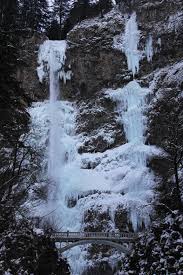 Multnomah falls in oregon is one of the top attractions in the columbia river gorge, and for the lucky ones who if you've got a dslr, slow down the shutter speed to capture multnomah falls frozen. Frozen Multnomah Falls From Winter 2017 Portland