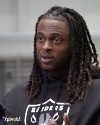 A man with a plan…opposing defenses don’t know what they are gonna get from  Davante Adams when he lines up! The wide receiver explains how he drops  down his “terminator” mask to scroll through his ...