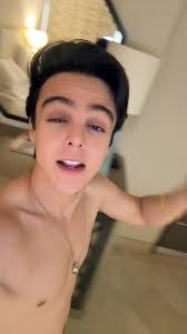 Luis Rollins's Instagram, Twitter & Facebook